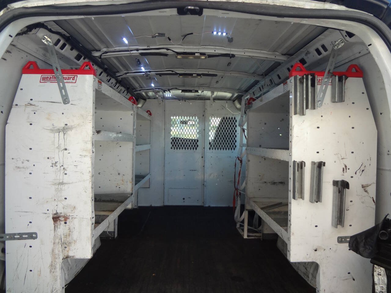 Used 2015 Chevrolet Express 2500 RWD image 11