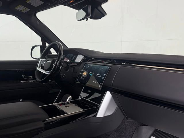 New 2025 Land Rover Range Rover SE image 21