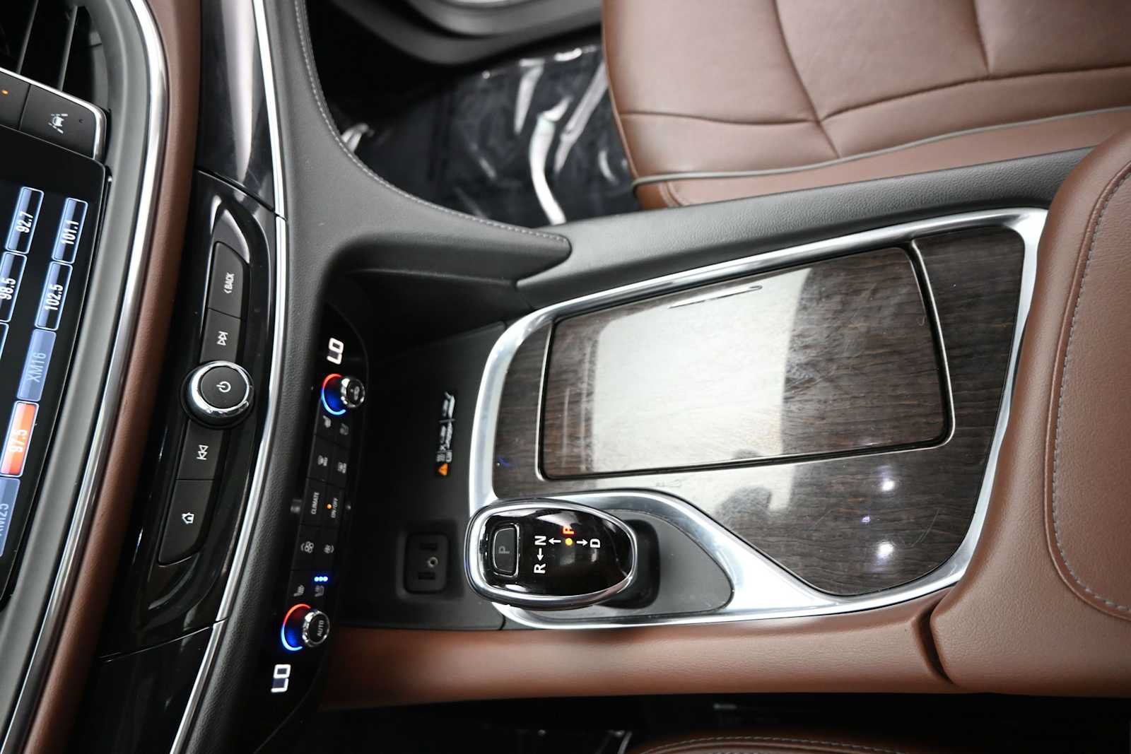 Used 2019 Buick Enclave Avenir w/ Avenir Technology Package AWD/4WD image 21