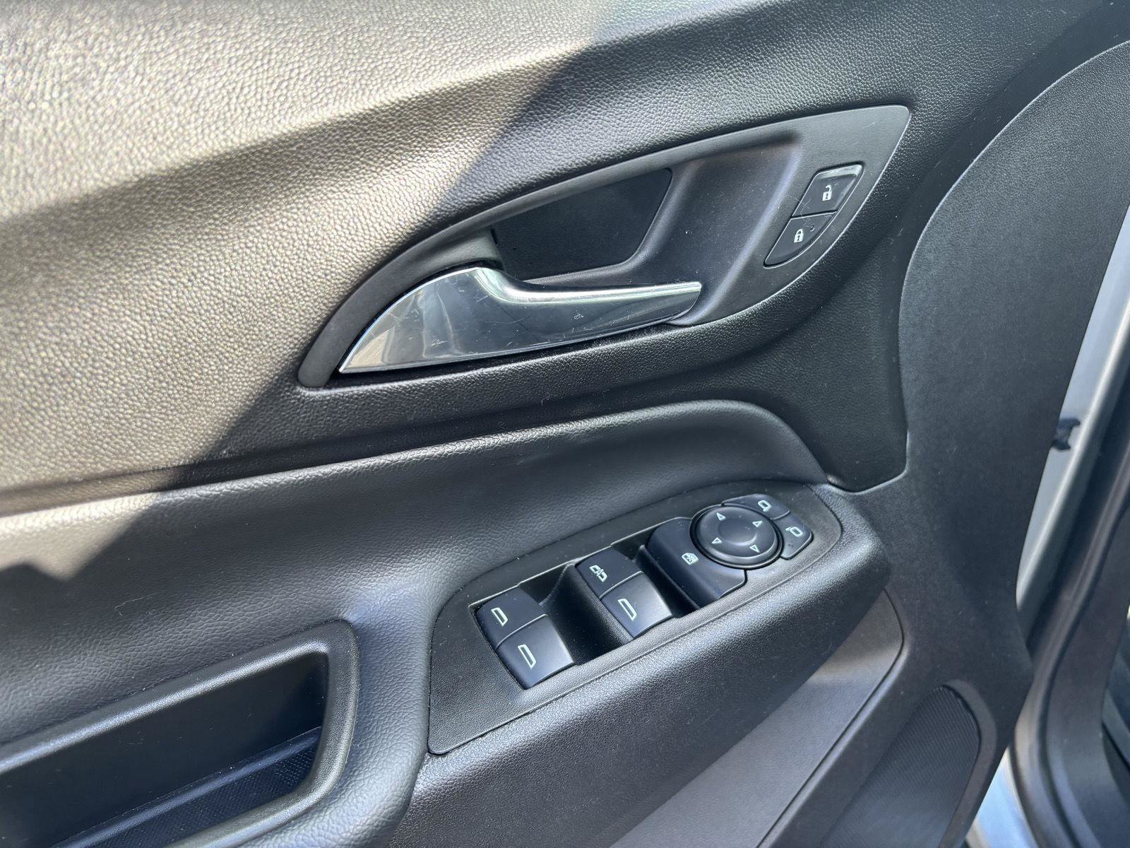 Used 2024 Chevrolet Equinox LT w/ LPO, Floor Liner Package FWD image 15