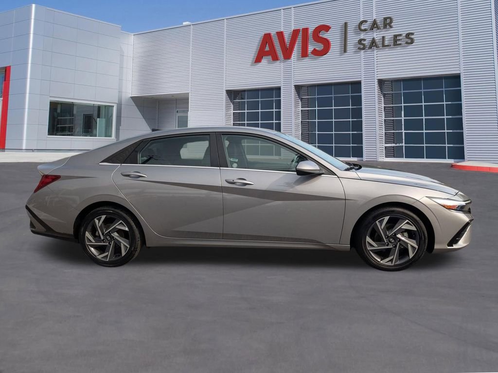 Used 2025 Hyundai Elantra SEL FWD image 7