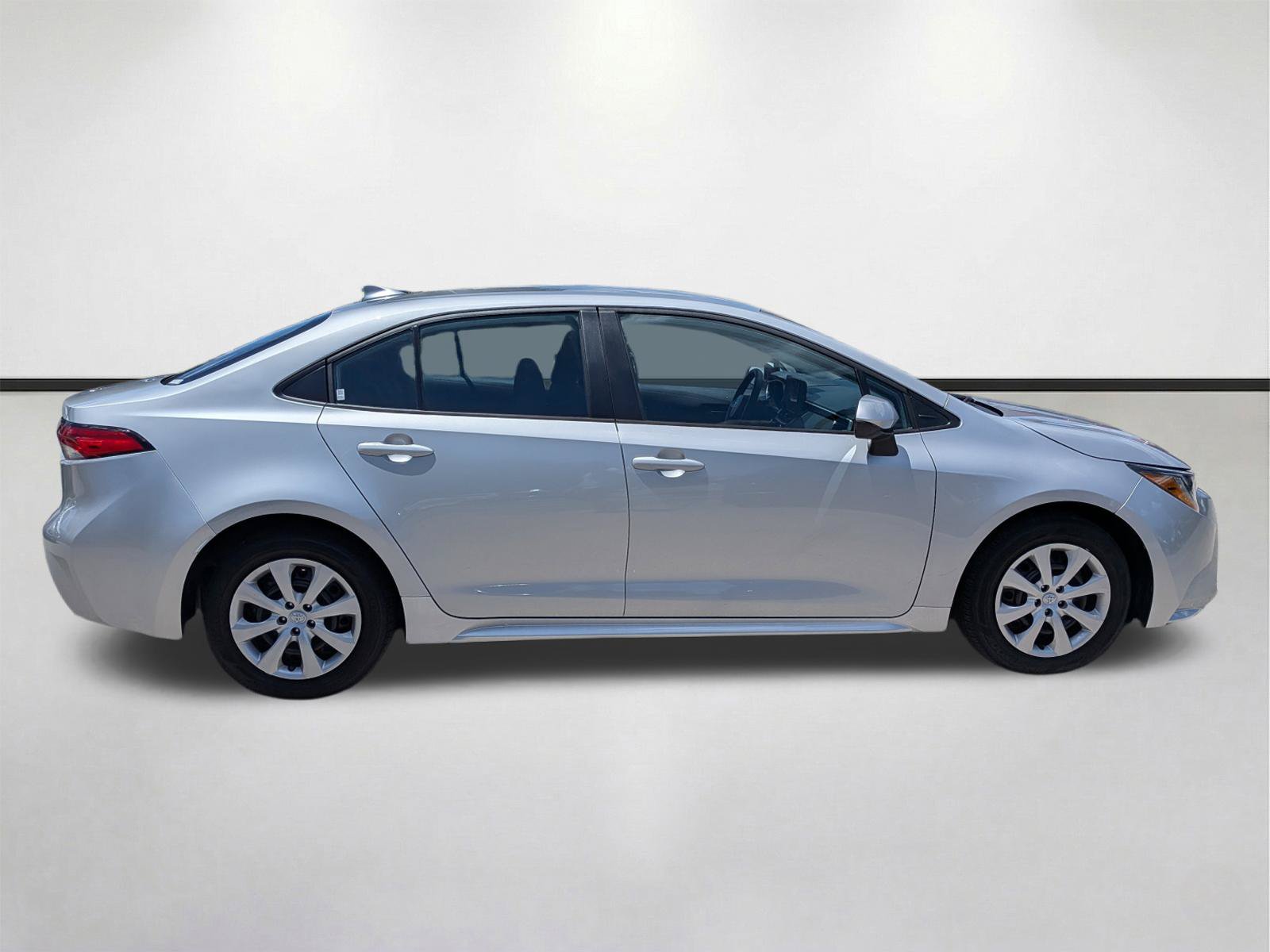 Used 2025 Toyota Corolla LE FWD image 3