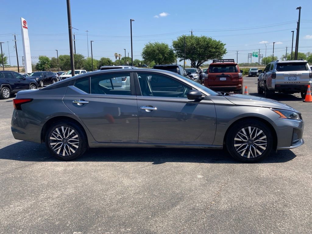 Used 2025 Nissan Altima 2.5 SV image 4