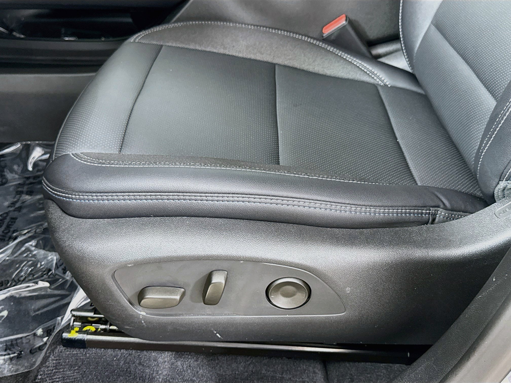 Used 2026 Chevrolet Equinox EV LT w/ LPO, All-Weather Mat Package FWD image 22