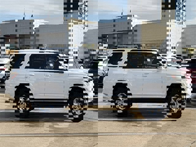 Used 2020 Toyota 4Runner SR5 image 3