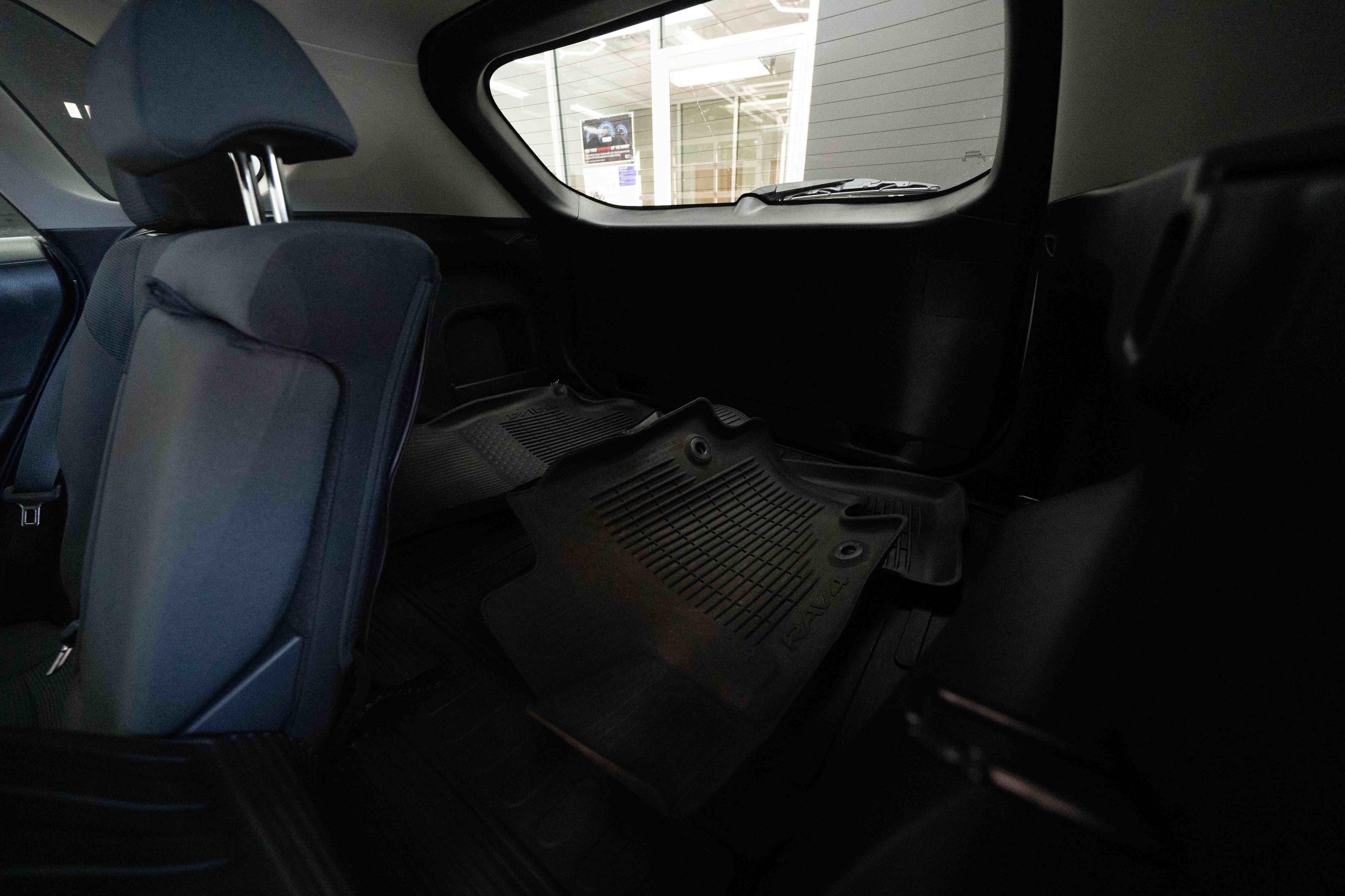Used 2022 Toyota RAV4 LE AWD/4WD image 24