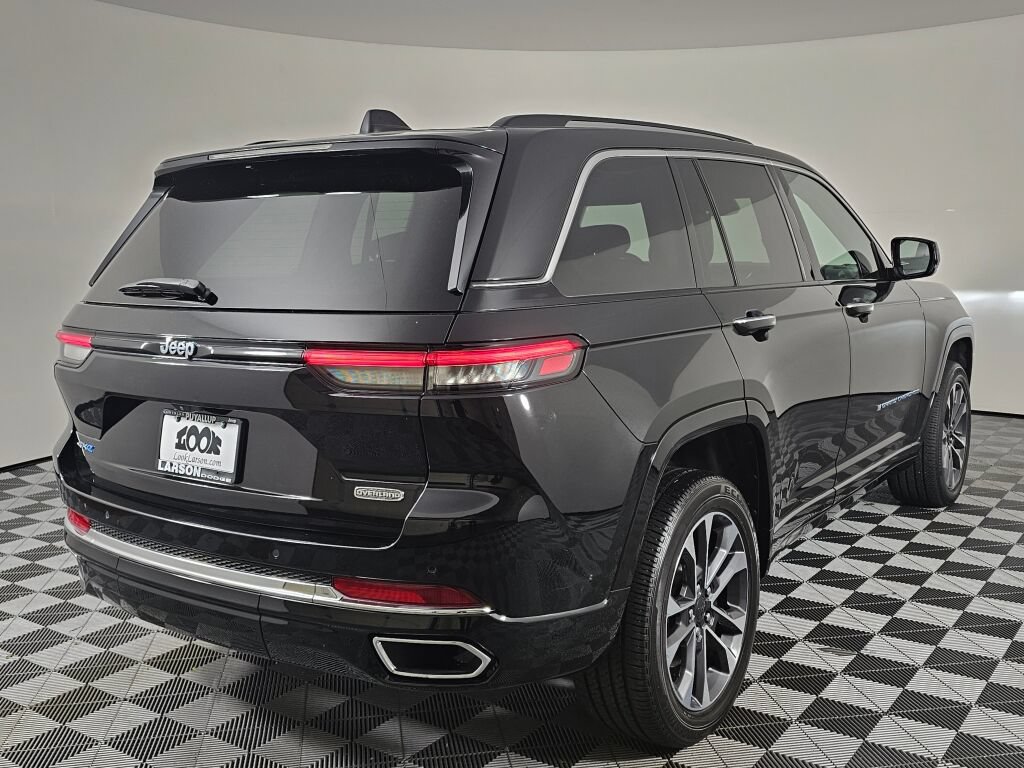 Used 2022 Jeep Grand Cherokee Overland AWD/4WD image 3