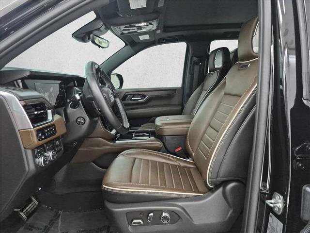 Used 2025 GMC Yukon Denali Ultimate AWD/4WD image 17