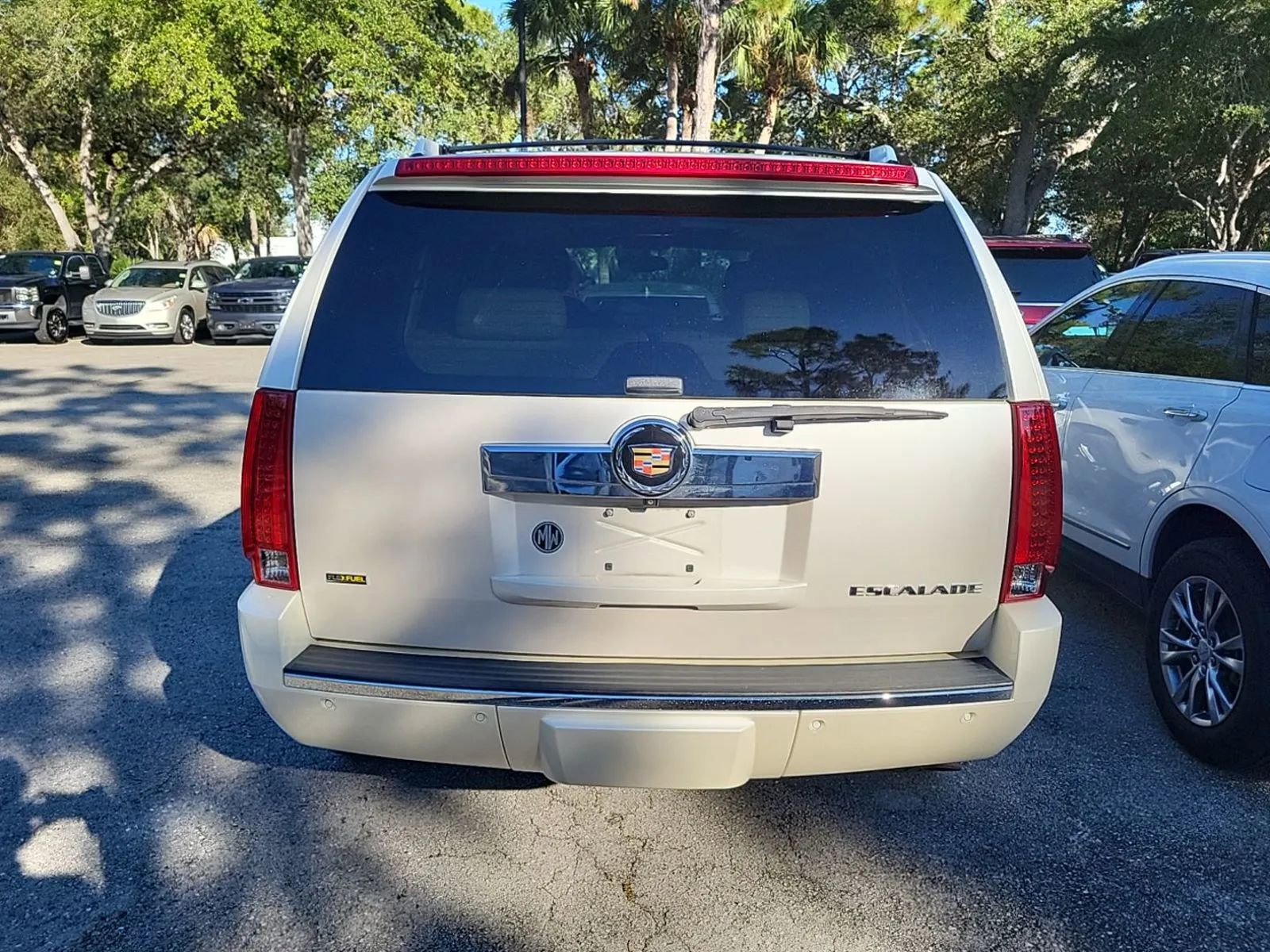 Used 2012 Cadillac Escalade Luxury image 5