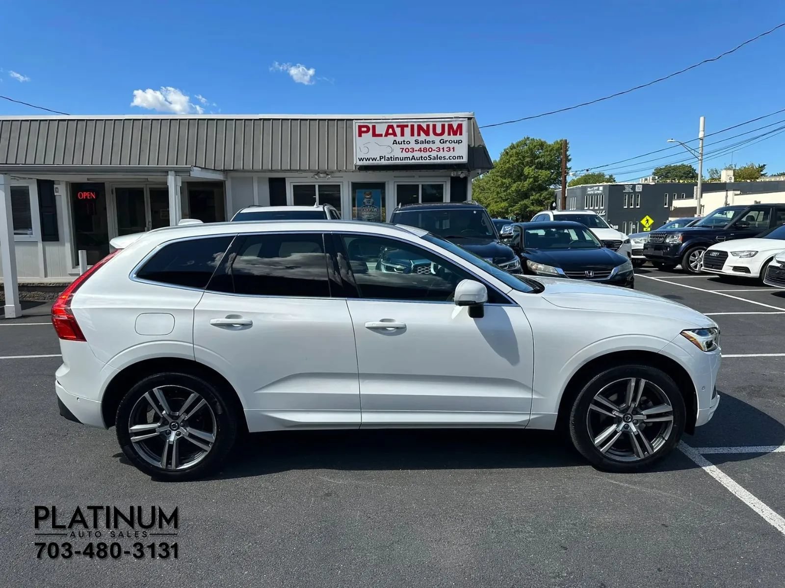 Used 2019 Volvo XC60 T5 Momentum w/ Multimedia Package AWD/4WD image 2