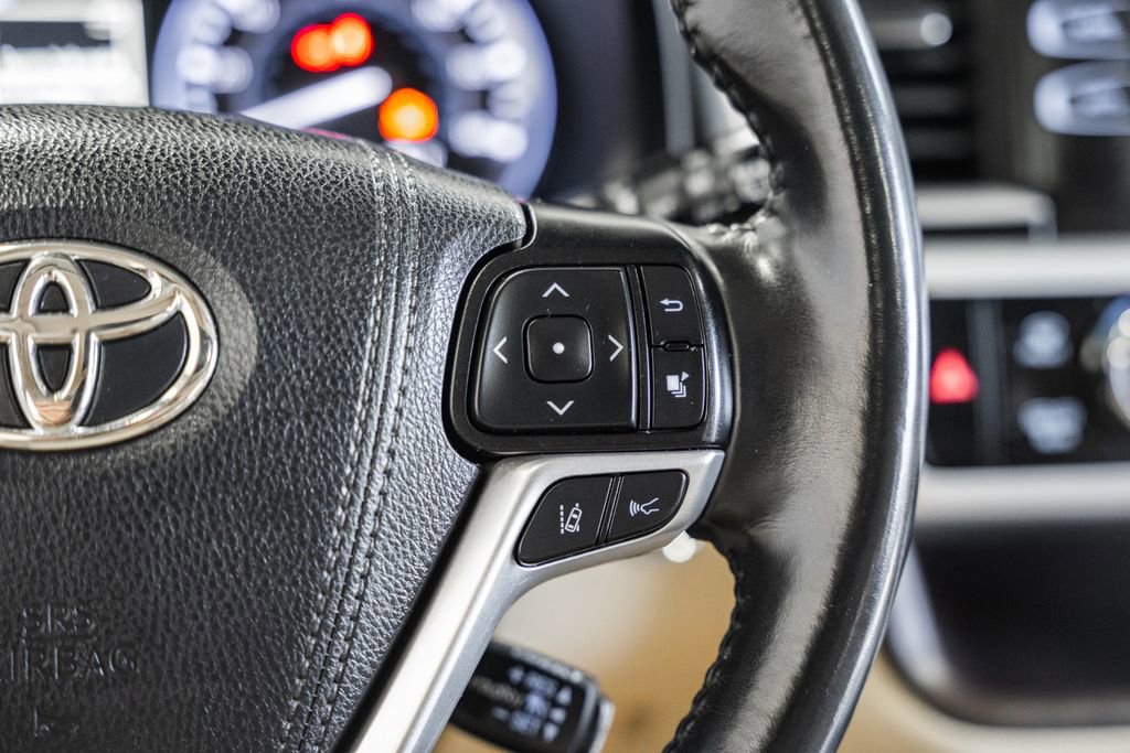 Used 2019 Toyota Highlander XLE image 26