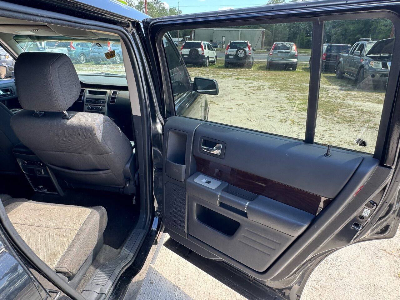 Used 2011 Ford Flex SEL FWD image 17