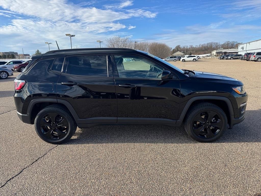 Used 2018 Jeep Compass Latitude image 2