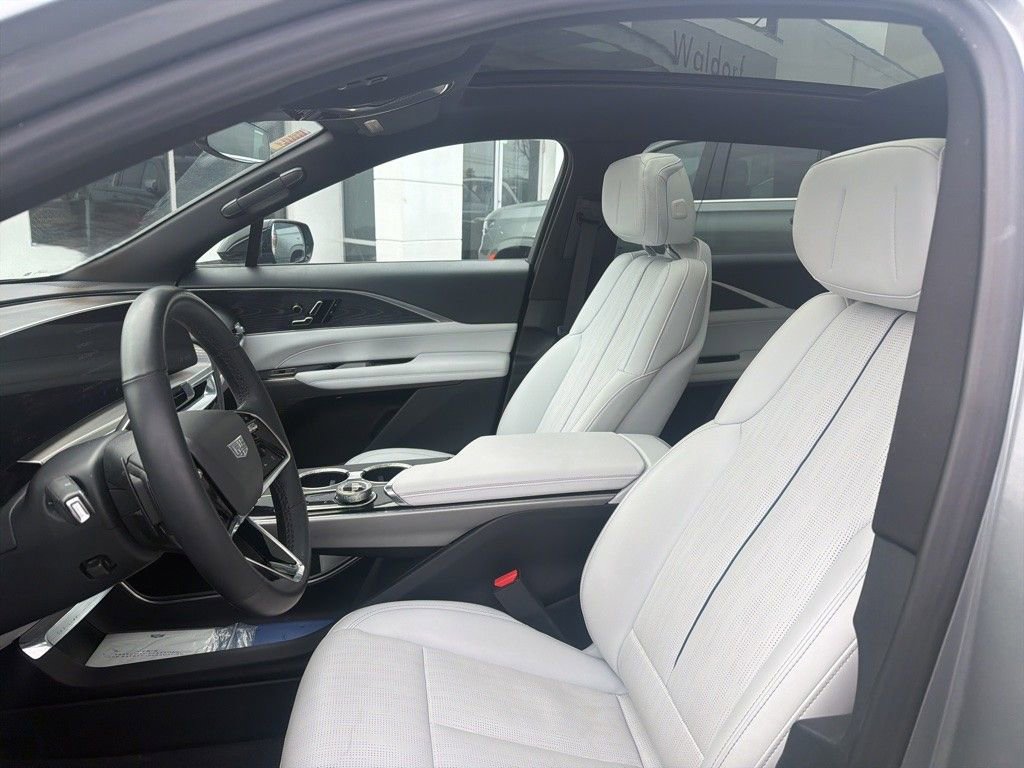 Used 2024 Cadillac Lyriq Luxury image 17