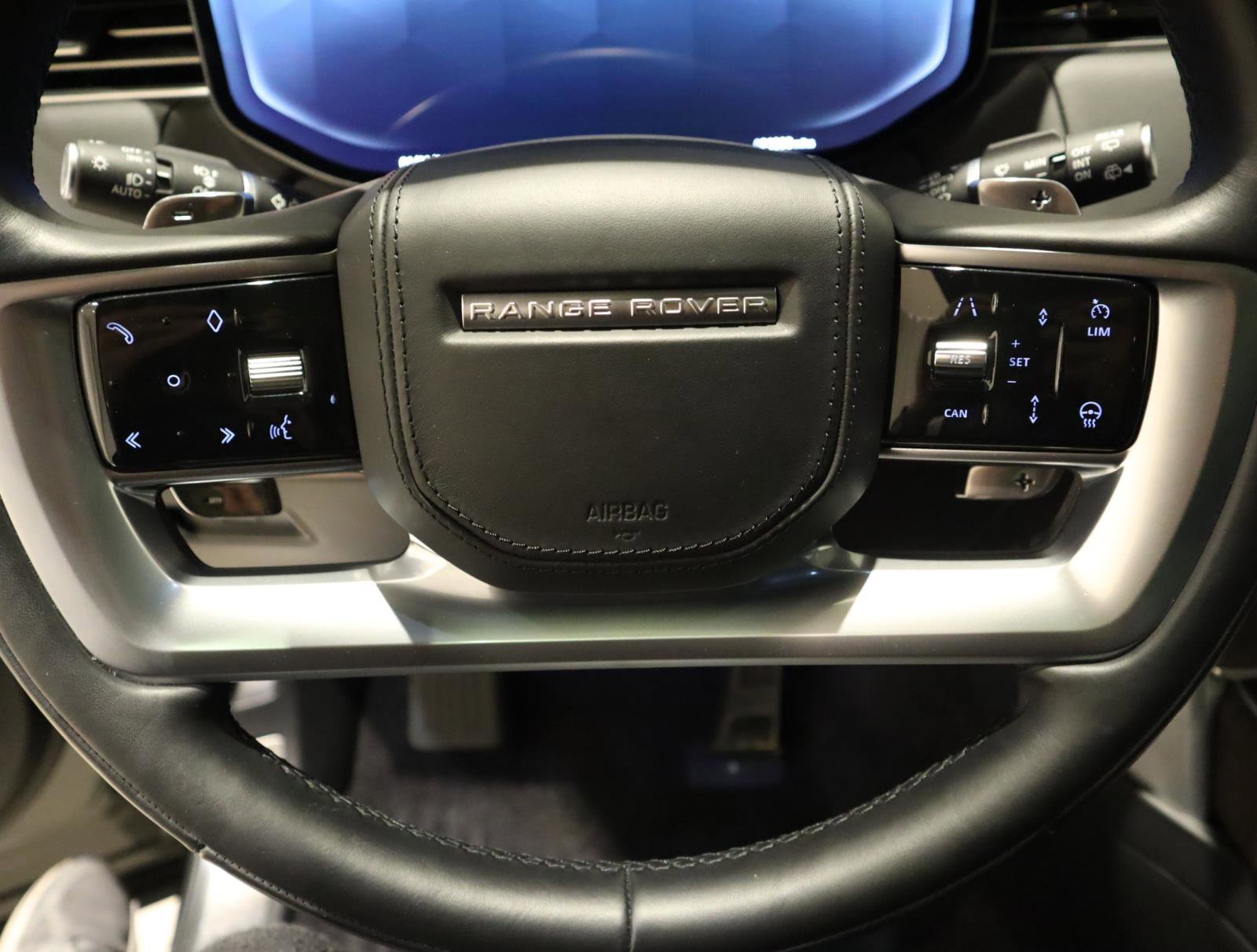 Used 2024 Land Rover Range Rover SE image 28