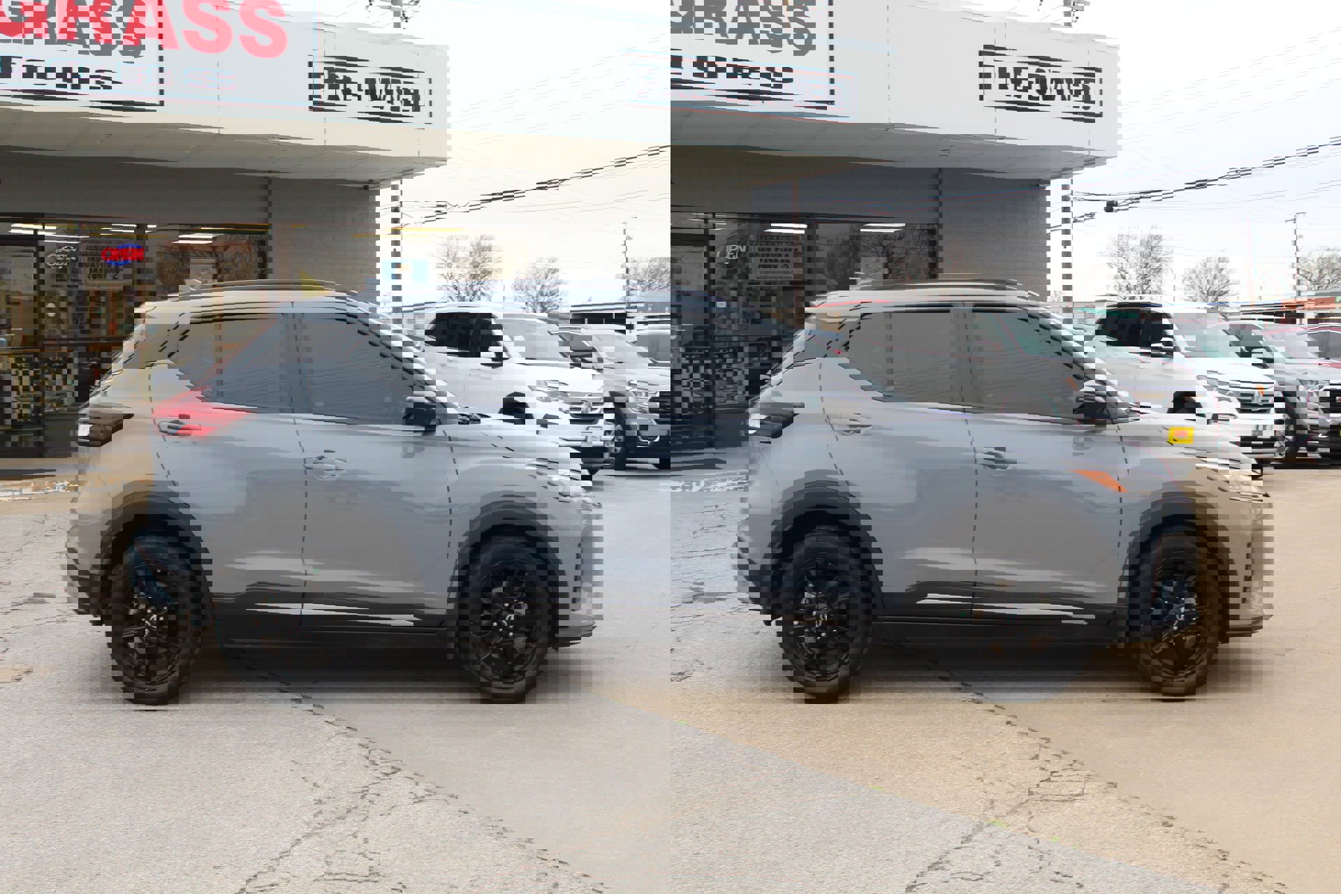 Used 2024 Nissan Kicks SR w/ SR Premium Package image 3