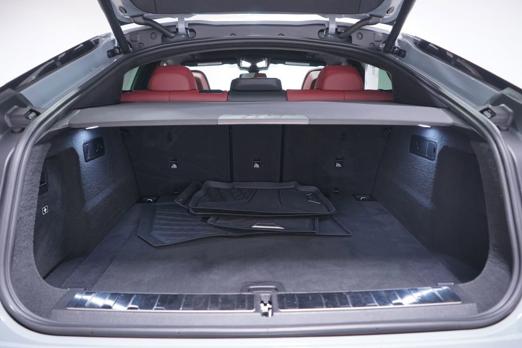 Used 2024 BMW X6 xDrive40i w/ Executive Package image 23