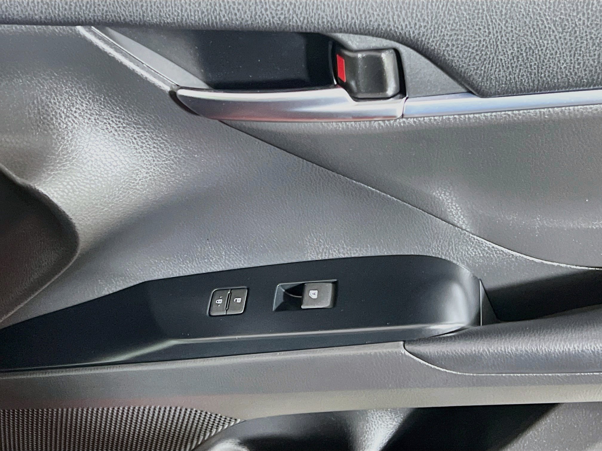 Used 2020 Toyota Camry SE FWD image 31