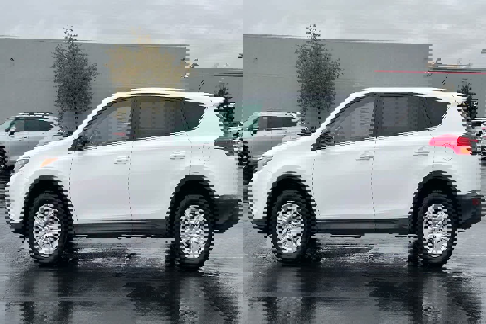 Used 2015 Toyota RAV4 LE image 9