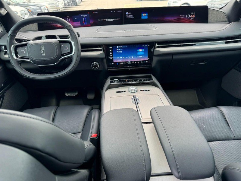 Used 2025 Lincoln Navigator L Reserve w/ Jet Appearance Package image 9