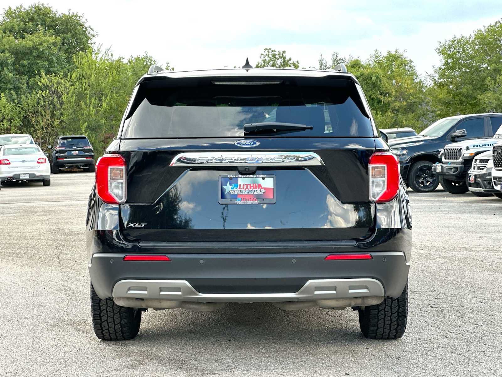 Used 2024 Ford Explorer XLT w/ Equipment Group 202A RWD image 14