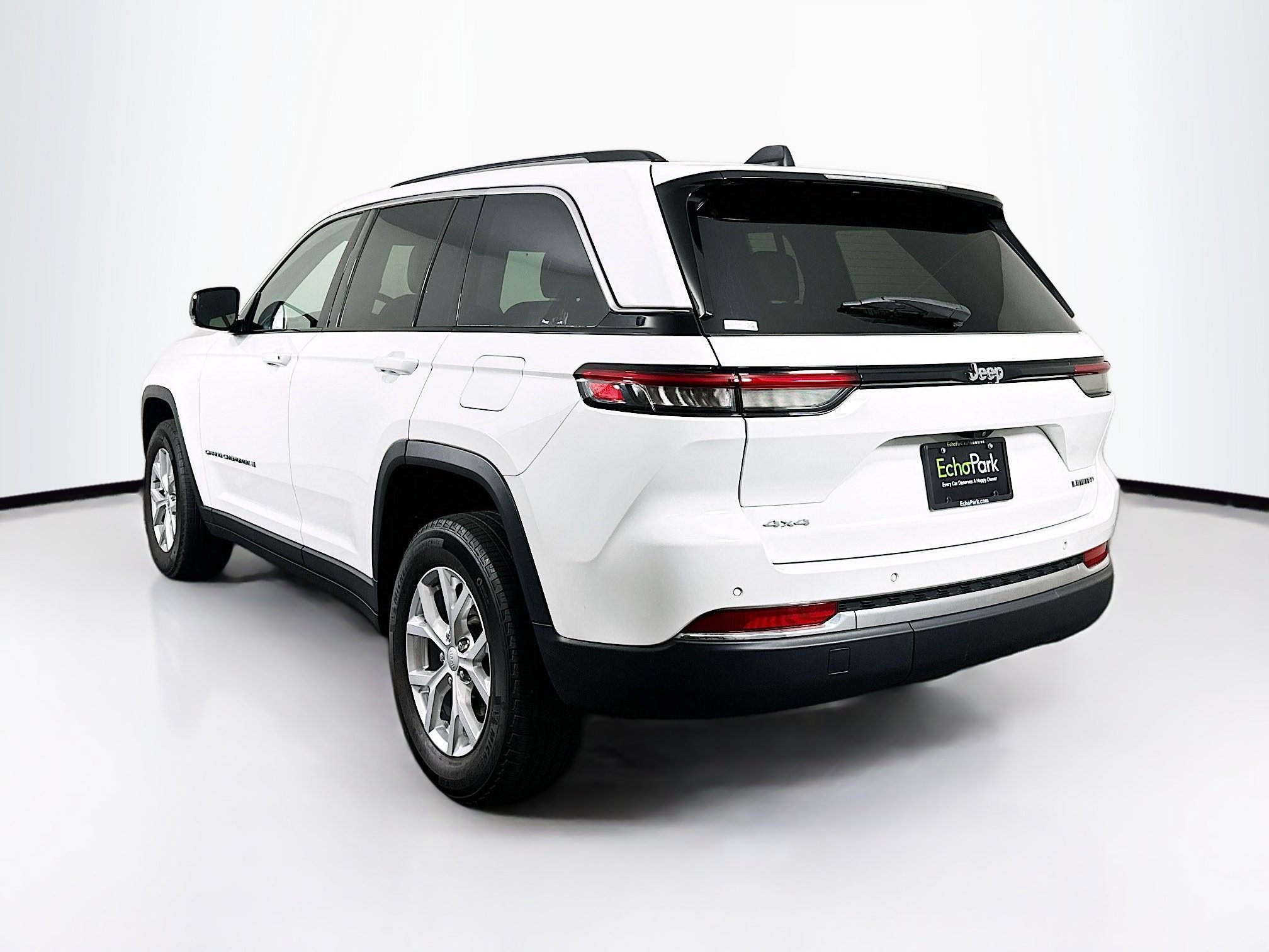 Used 2023 Jeep Grand Cherokee Limited AWD/4WD image 5