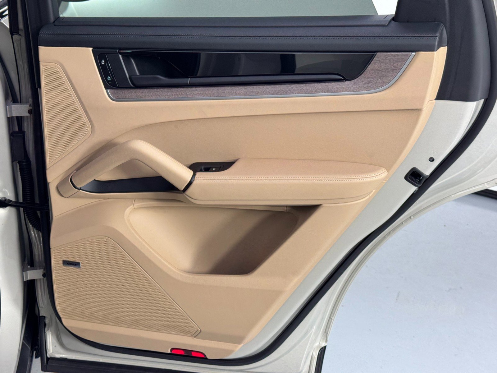 Used 2025 Porsche Cayenne E-Hybrid image 45