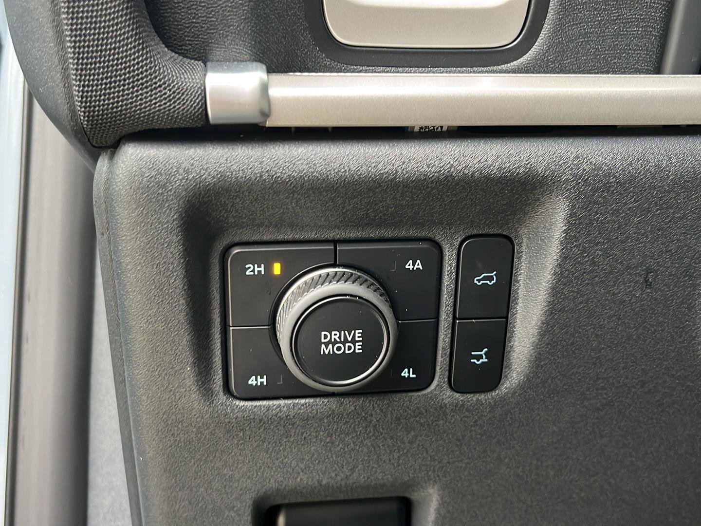 Used 2025 Ford Expedition Active AWD/4WD image 12