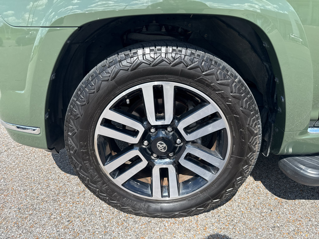 Used 2022 Toyota 4Runner Limited AWD/4WD image 9