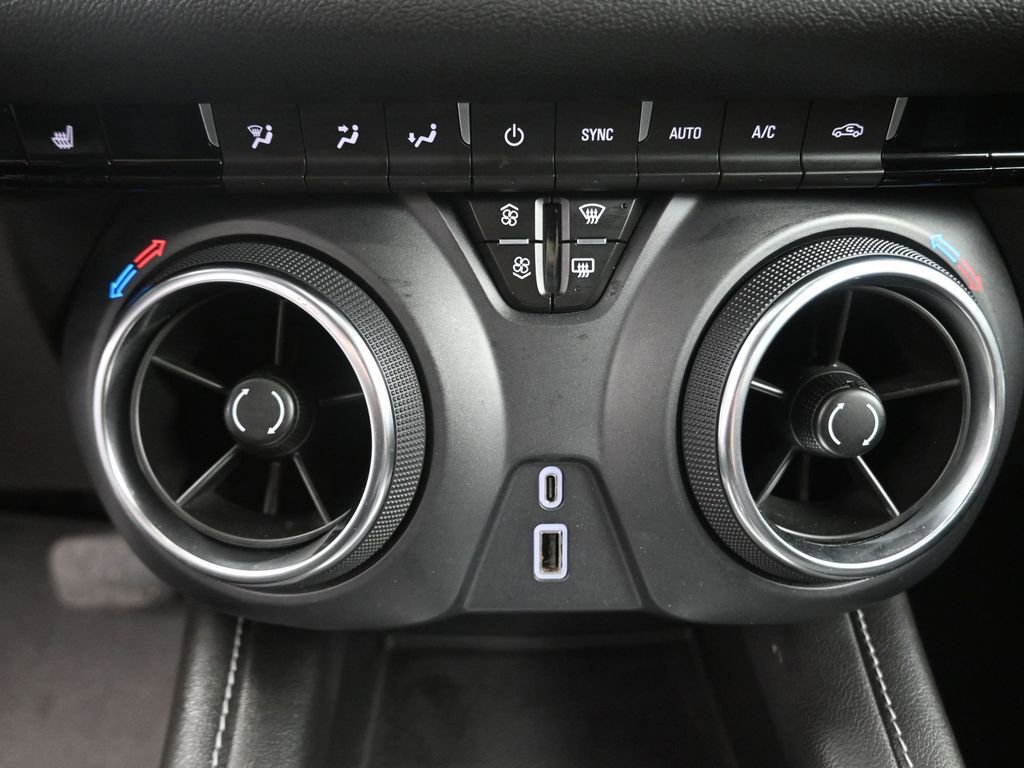 Used 2025 Chevrolet Blazer LT FWD image 9