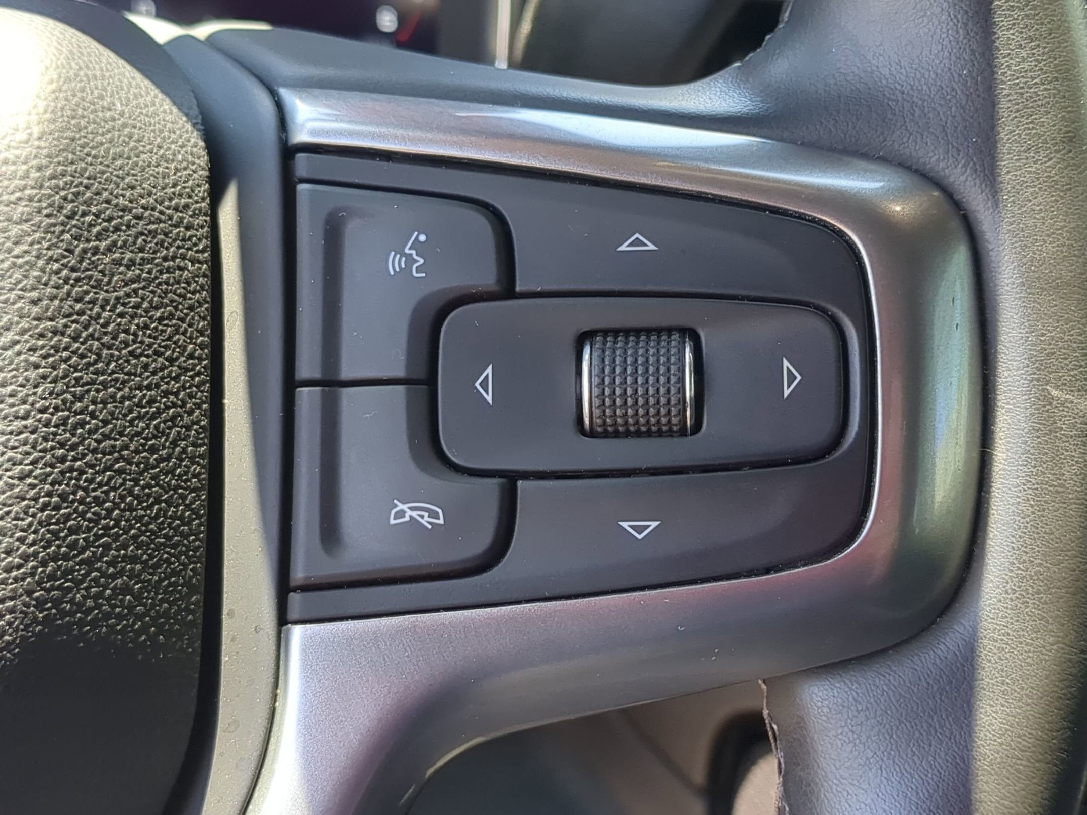 Used 2023 Chevrolet Silverado 1500 LT AWD/4WD image 20