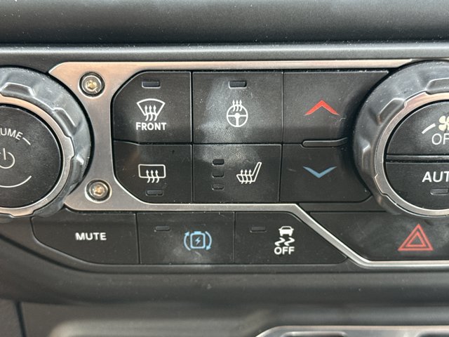 Used 2023 Jeep Wrangler Unlimited Sahara w/ Cold Weather Group AWD/4WD image 19
