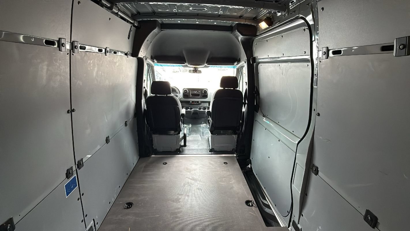 Used 2020 Mercedes-Benz Sprinter 2500 image 15