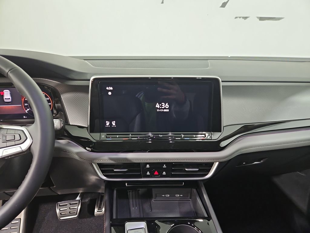 New 2026 Volkswagen Atlas Peak Edition image 18