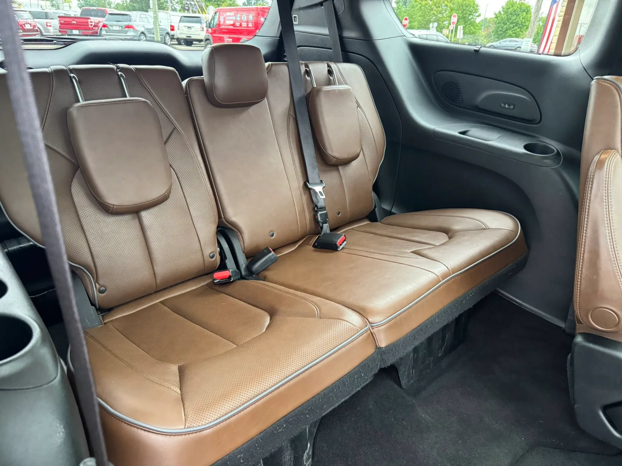 Used 2018 Chrysler Pacifica Limited w/ Tire & Wheel Group FWD image 40