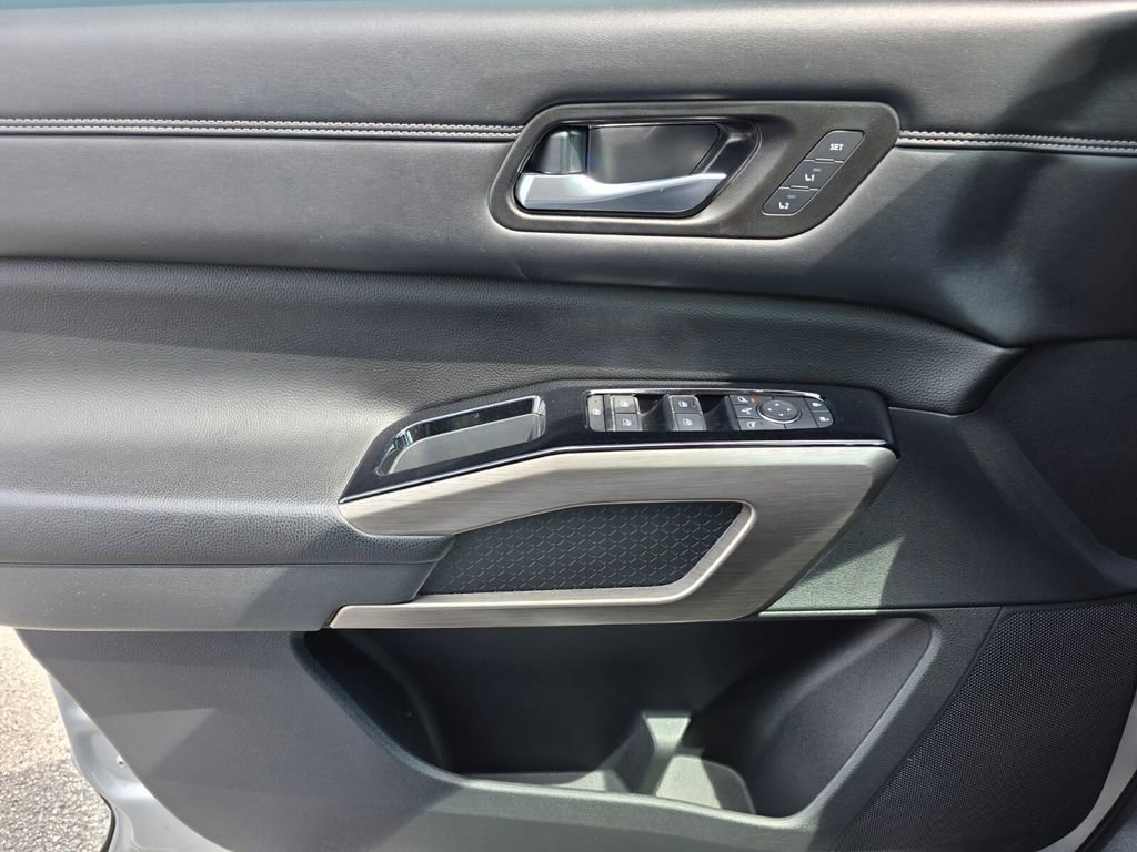 Used 2024 Nissan Pathfinder Platinum w/ Cargo Package image 27