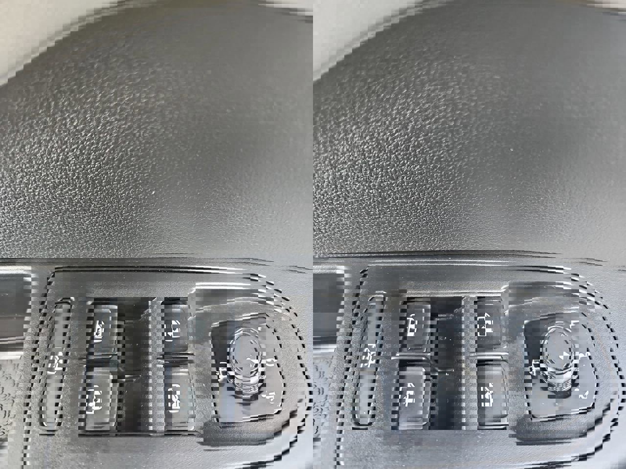 Used 2024 Volkswagen Taos SE image 32