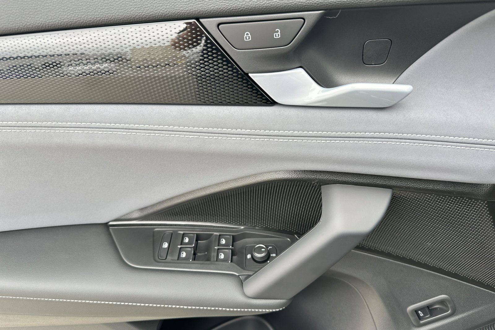 New 2026 Volkswagen Tiguan SE AWD/4WD image 11