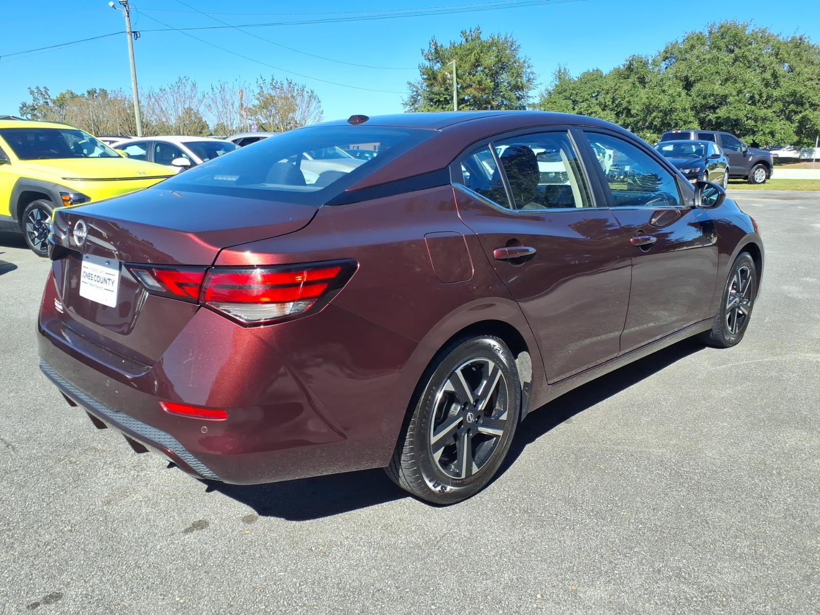 Used 2025 Nissan Sentra SV FWD image 2