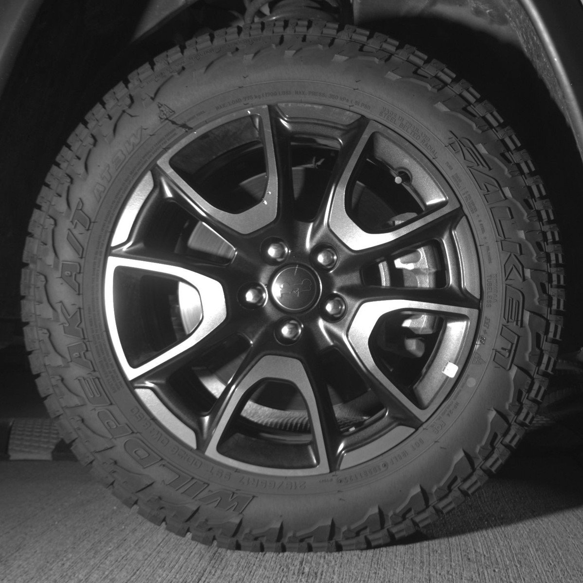 Used 2025 Jeep Compass Trailhawk image 12