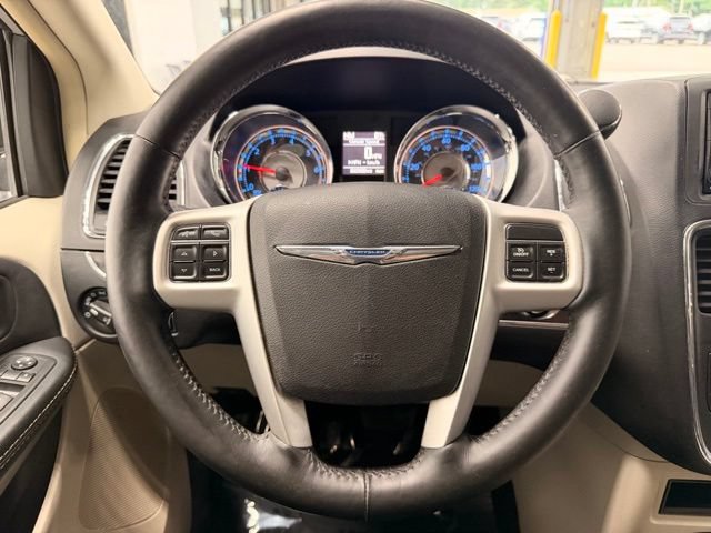Used 2015 Chrysler Town & Country Touring-L w/ Driver Convenience Group FWD image 26