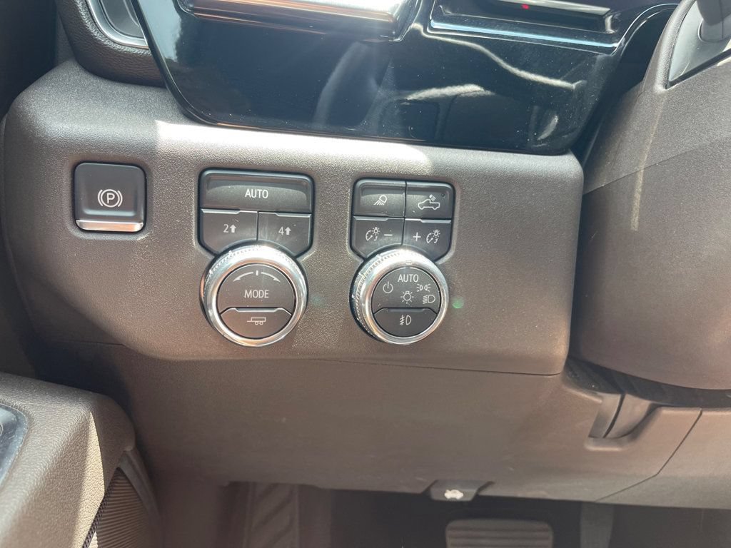 Used 2026 GMC Sierra 1500 SLT AWD/4WD image 16