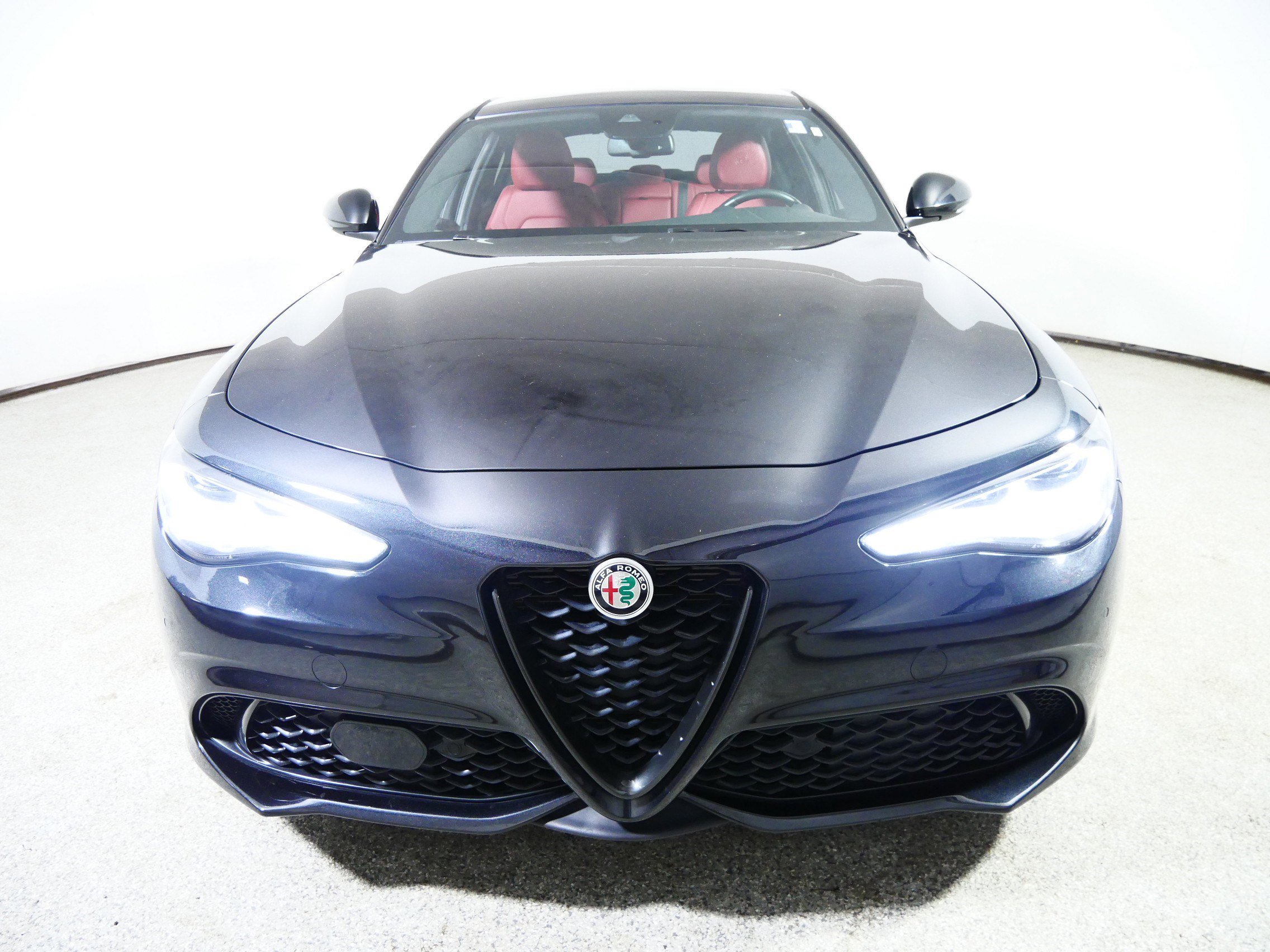 Used 2024 Alfa Romeo Giulia Veloce image 2