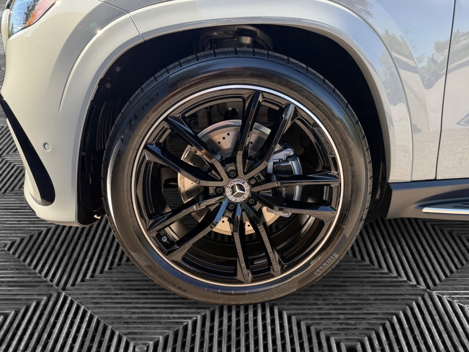 New 2026 Mercedes-Benz GLS 580 4MATIC image 9