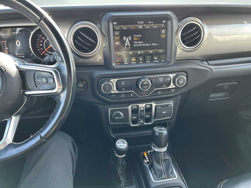 Used 2018 Jeep Wrangler Unlimited Sahara w/ Uconnect 4C Nav & Sound Group AWD/4WD image 17