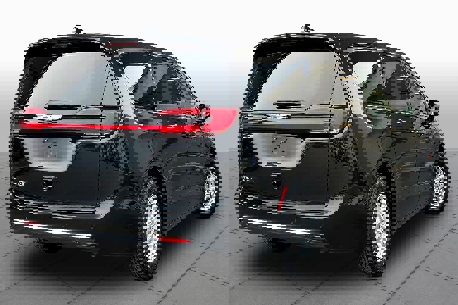 Used 2023 Chrysler Pacifica Touring-L FWD image 12