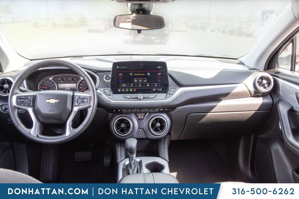 Used 2025 Chevrolet Blazer LT FWD image 4