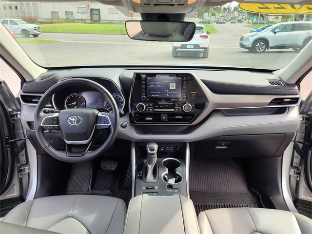Used 2022 Toyota Highlander XLE image 10