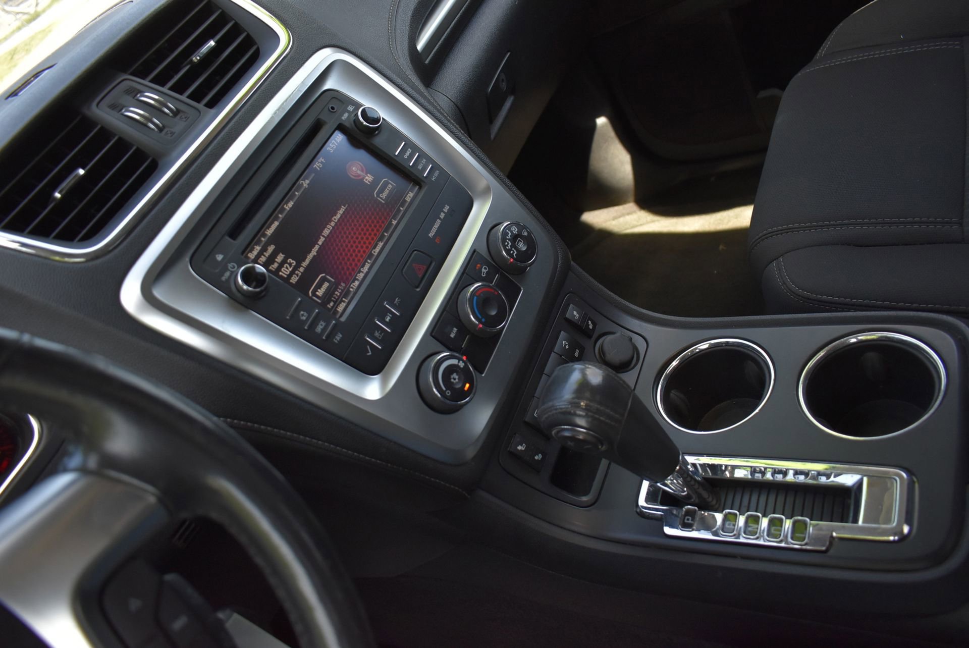 Used 2014 GMC Acadia SLE image 26