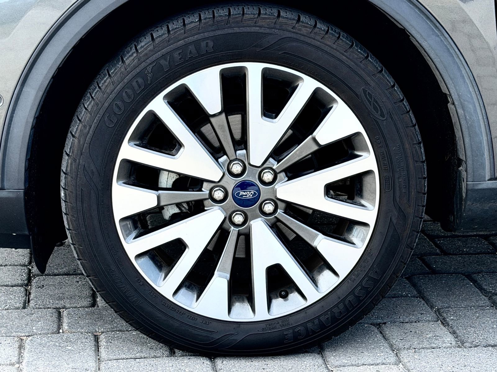 Used 2020 Ford Escape Titanium image 13